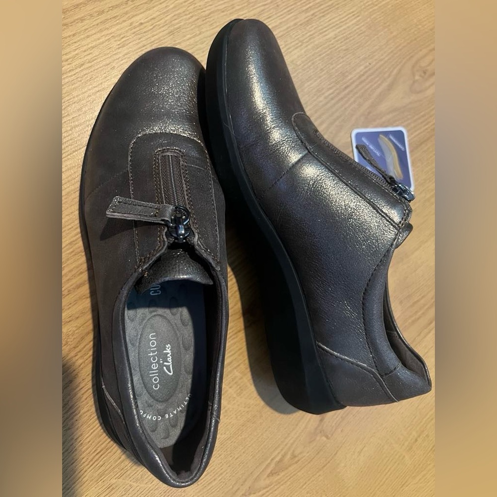 Clark’s Size 7.5 Shoes - Picture 1 of 13